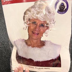 Mrs. Claus costume - size girls XL (fit 5’7” in pic)